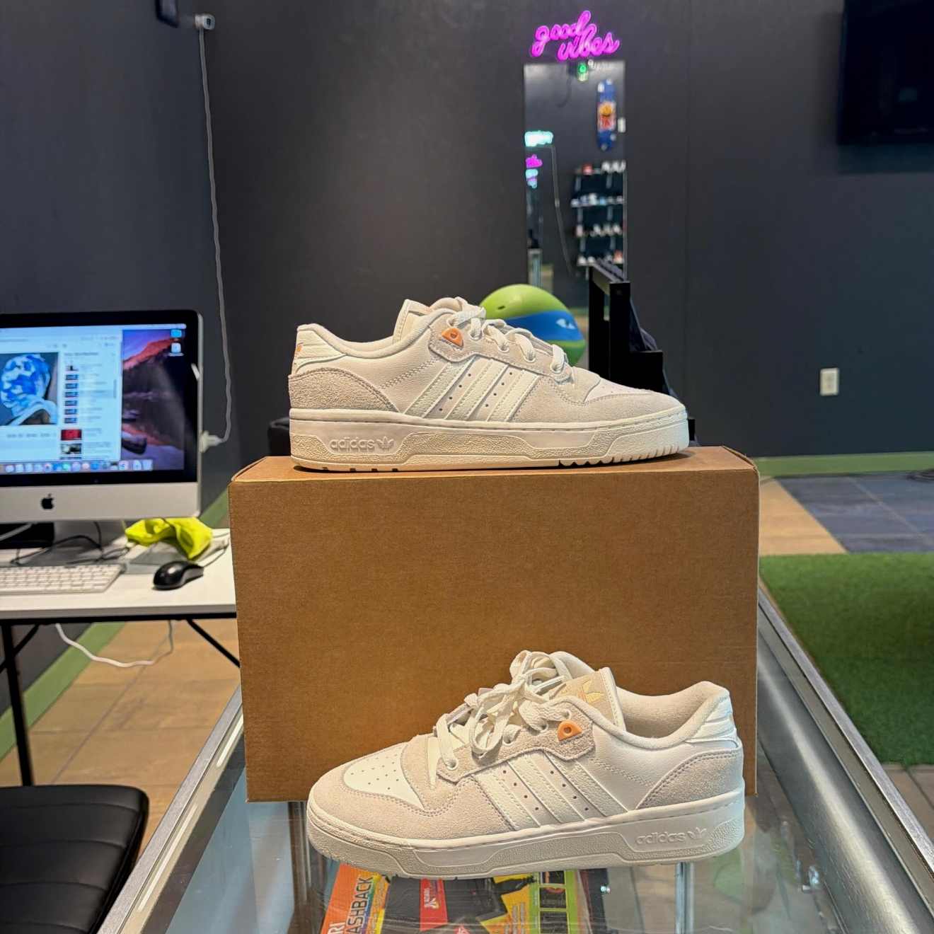 Adidas Rivarly Low White Acid Orange