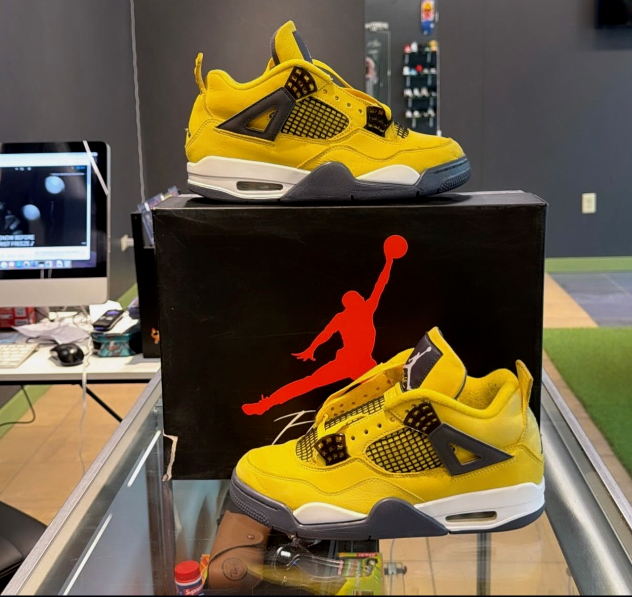 Jordan 4 Lightning (2021)