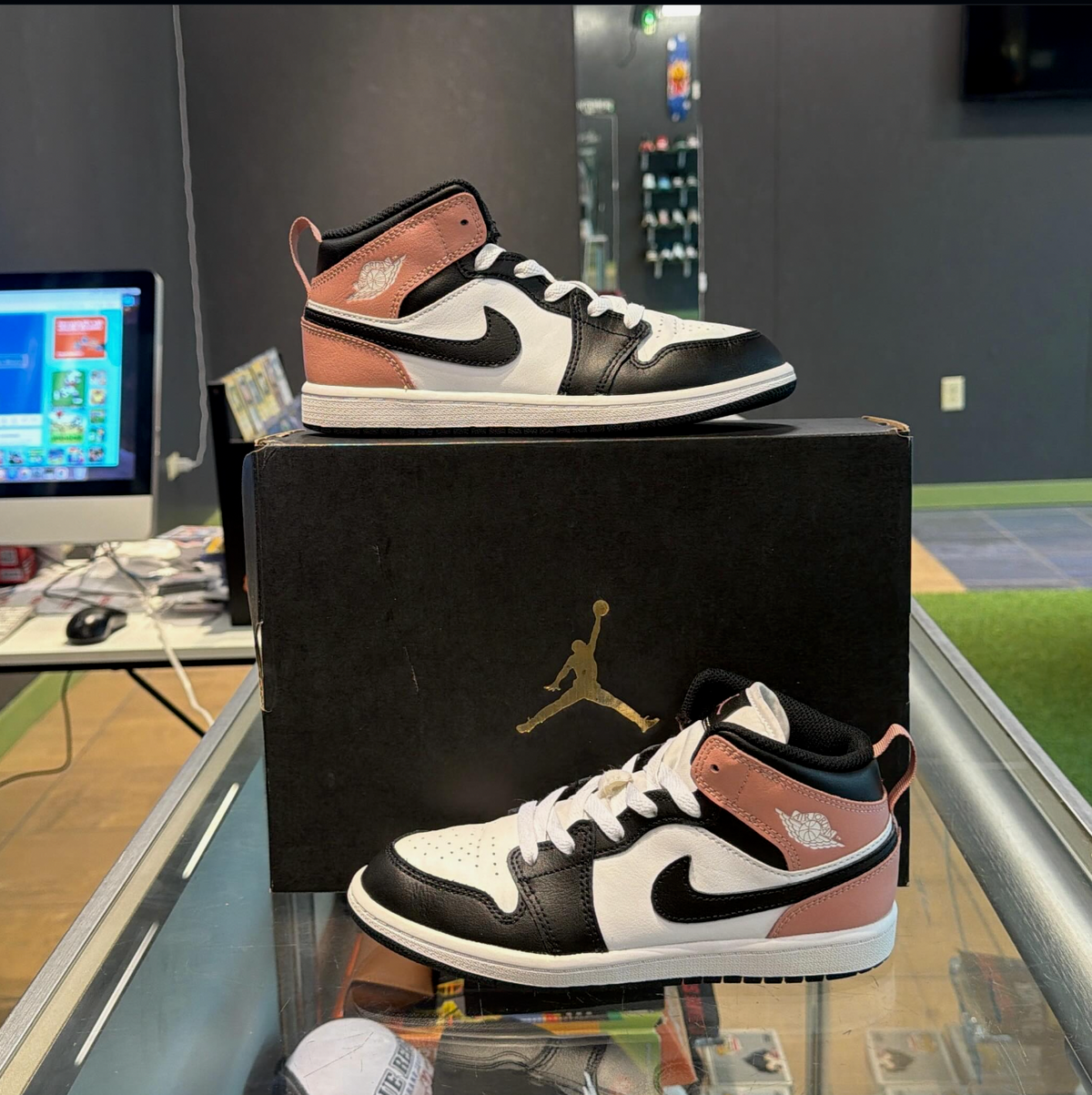 Jordan 1 Mid Pink Rust