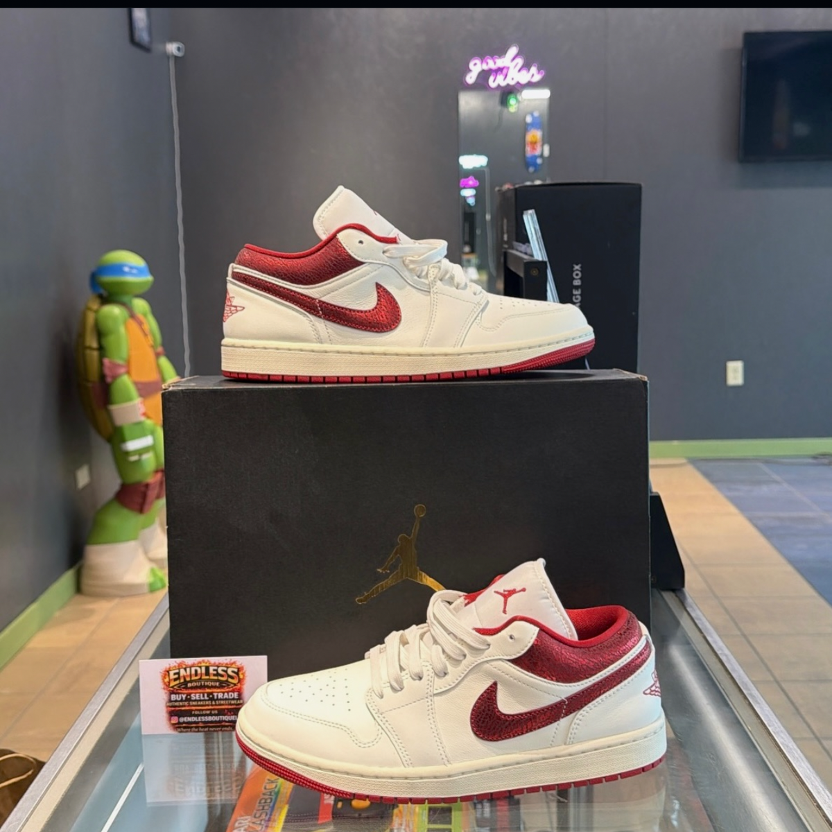 Jordan 1 Low Ruby