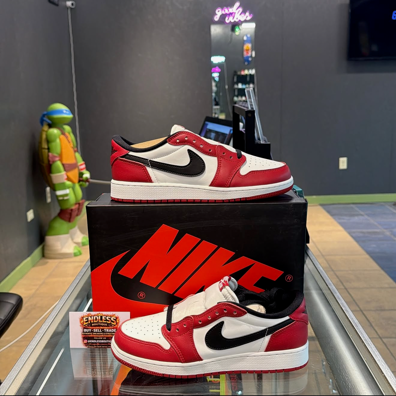 Jordan 1 Low OG Chicago (2025)