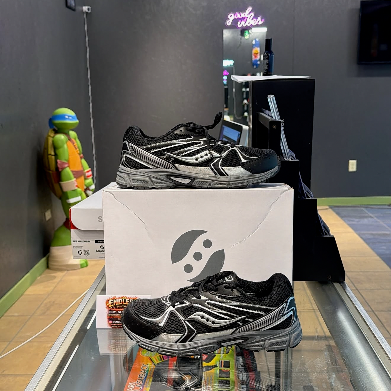 SAUCONY Black Metallic