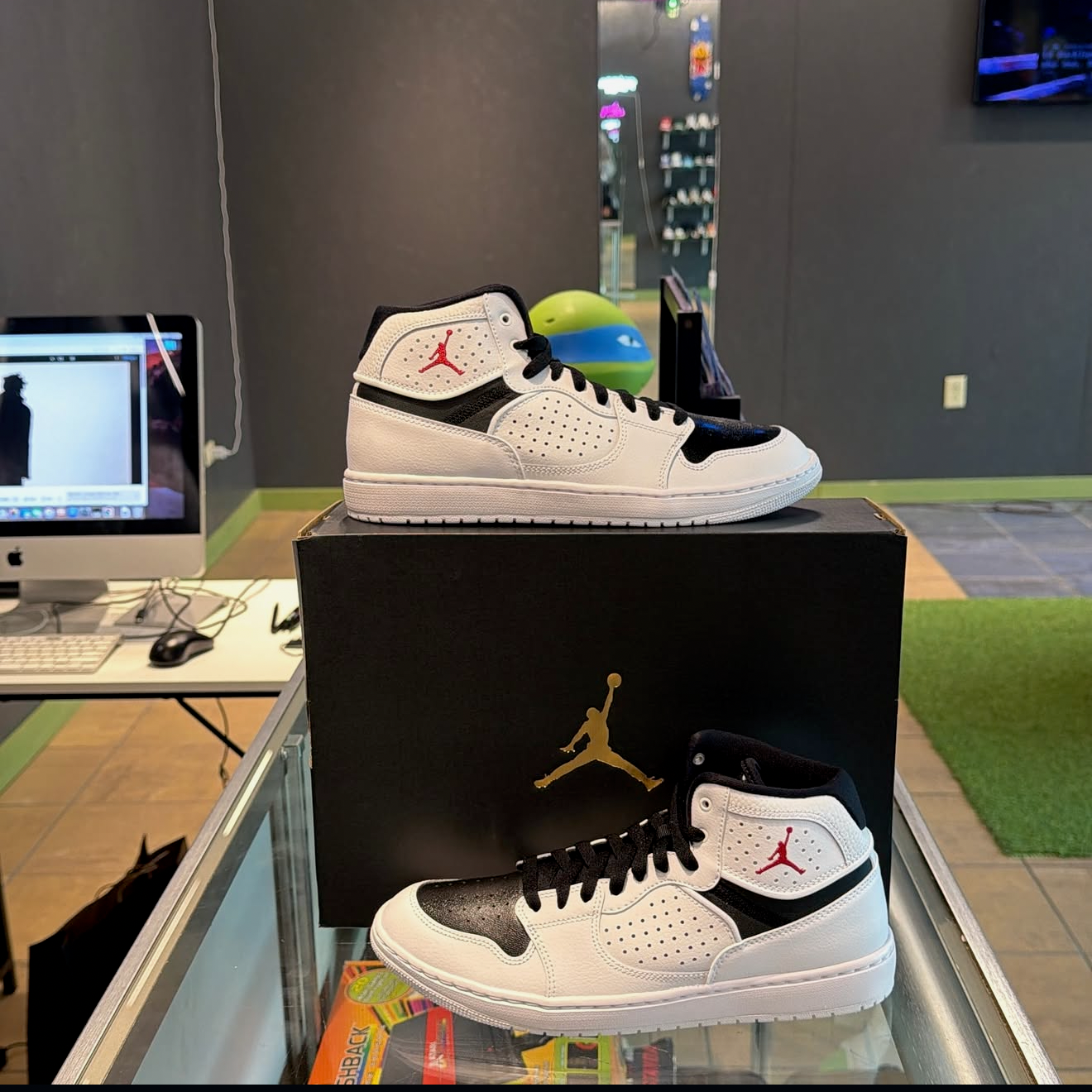 Jordan Access Black University Red