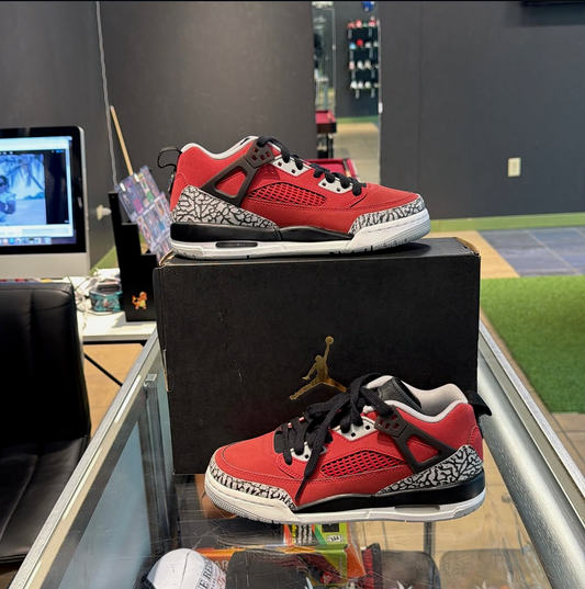 Jordan Spizike Low Toro bravo