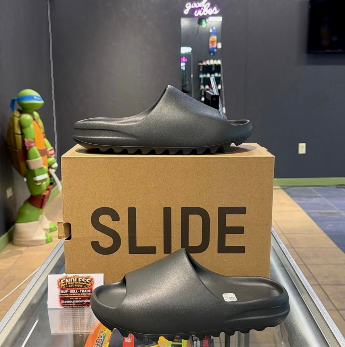 YEEZY SLIDES